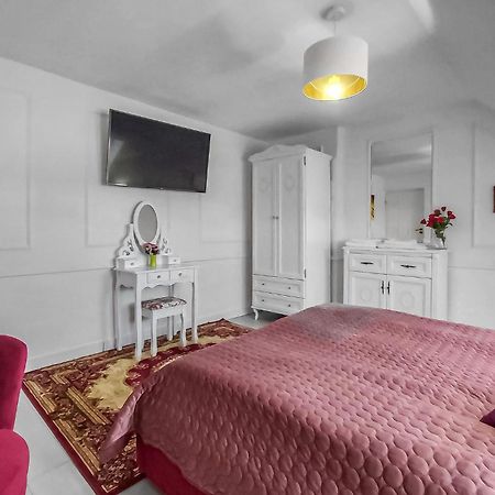 Amazing Apartment In Kolobrzeg With Kitchen Exterior photo